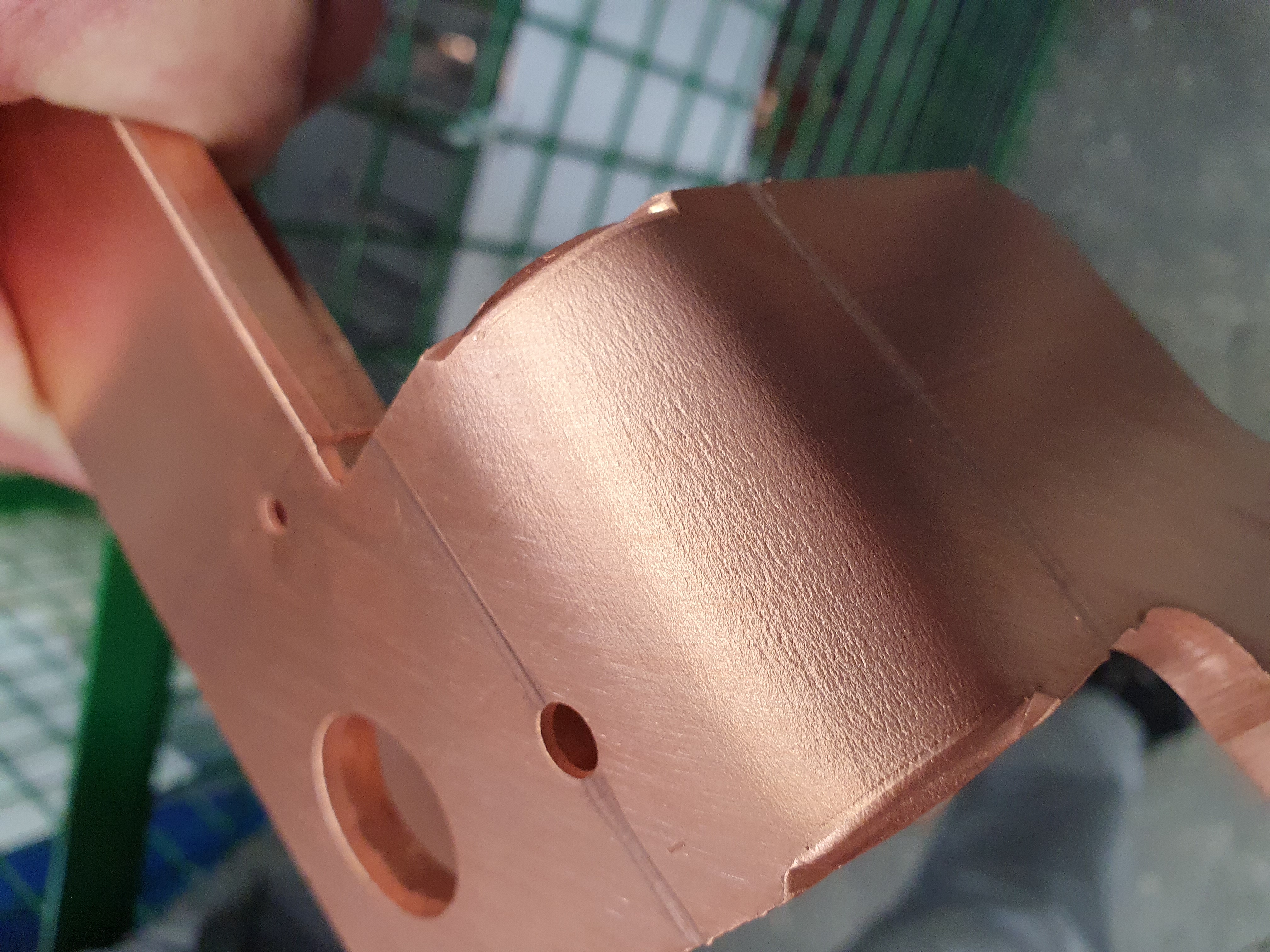 Bukket kobber med strækskader i bukningen.