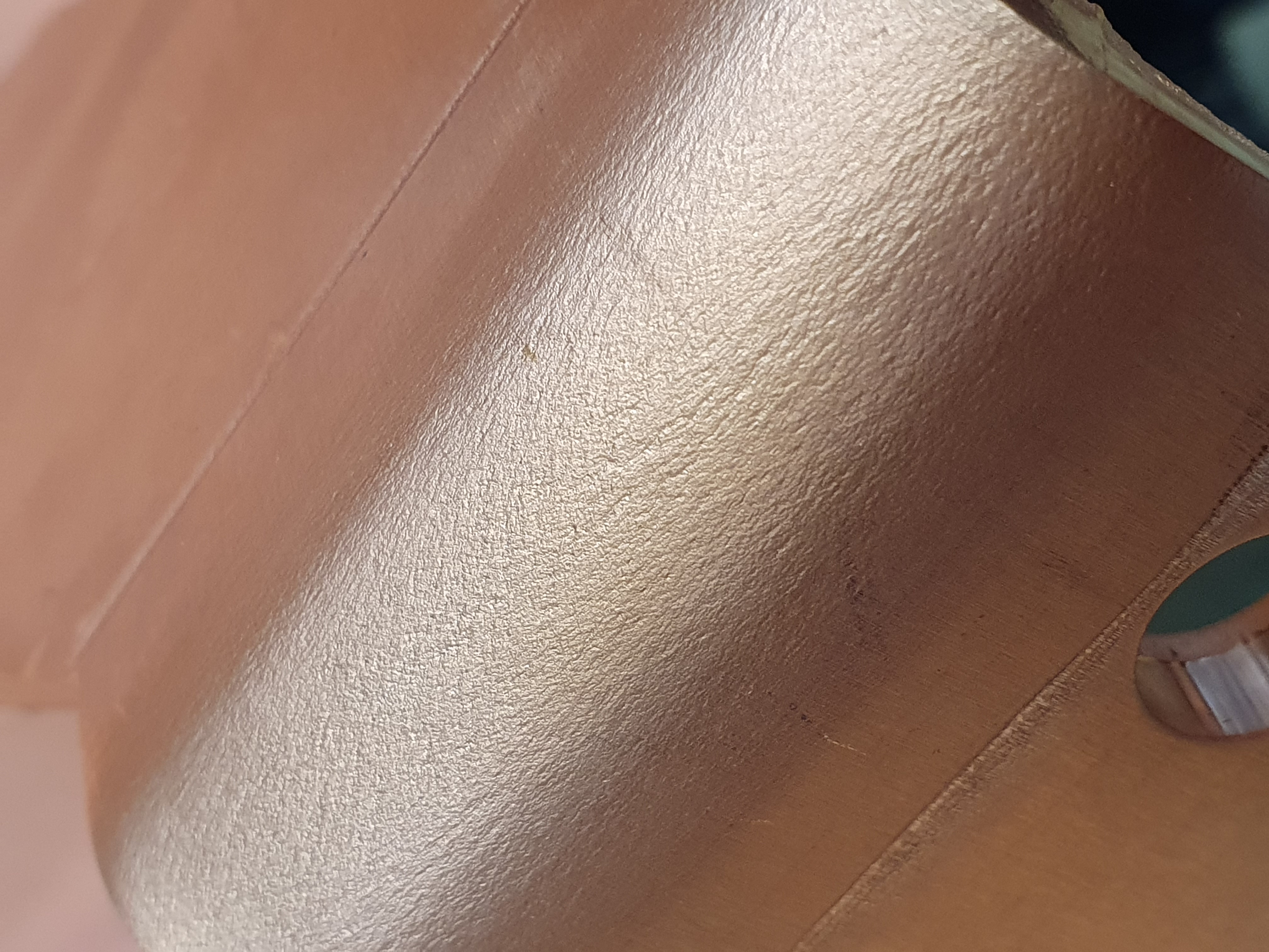 Bukket kobber med strækskader i bukningen.